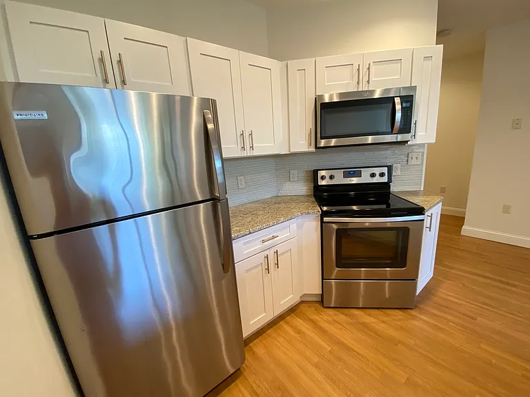 Red Oak at 875 Elm Street — Photo 46