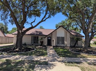 6102 Hummingbird St, Houston, TX 77096