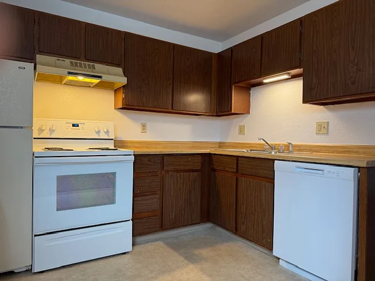 1006 E Jefferson Rd — Photo 4
