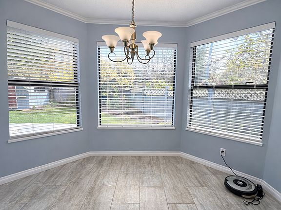 5th image of 10454 Fraserglen Dr