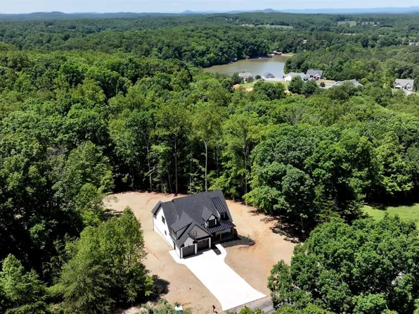 165 Sassafras Ct, Moneta, VA 24121