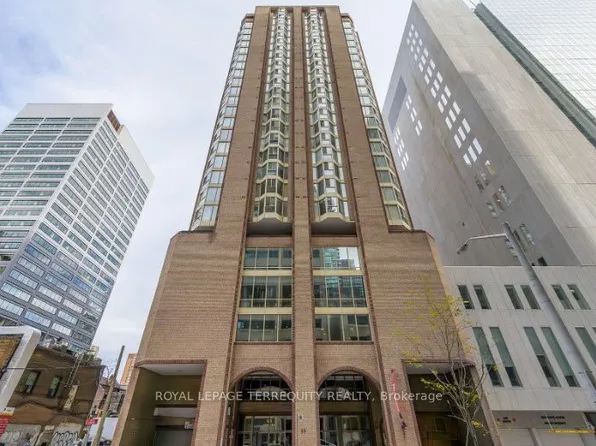 55 Centre Ave #2101, Toronto, ON M5G 2H5