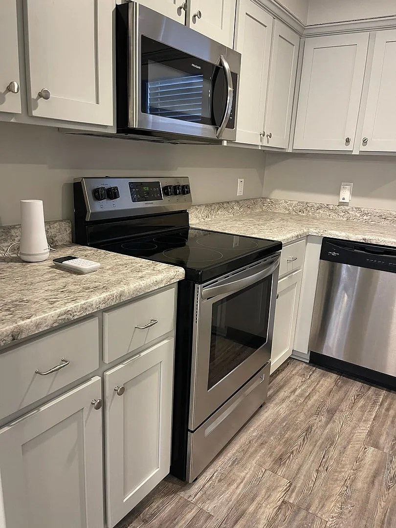 Beautiful Duplex Close to Mid-Town Savannah — Photo 4