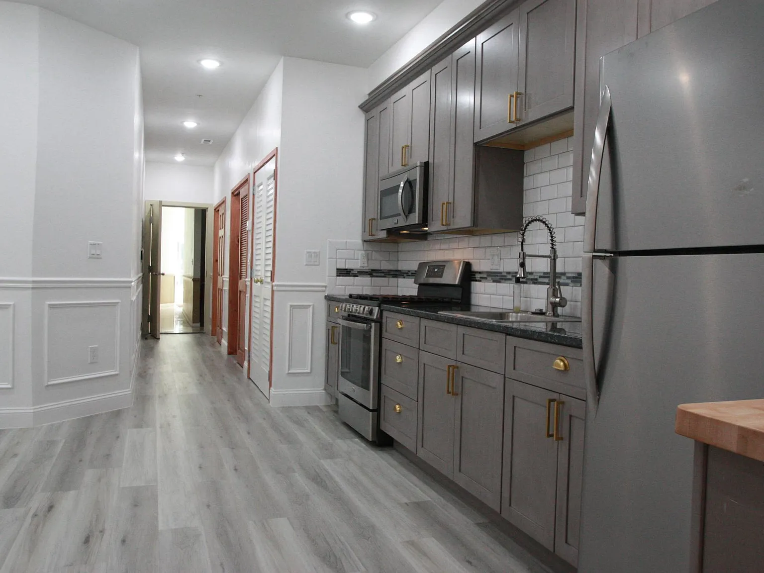 1 bed, 700 sqft, $2,045 — Photo 2