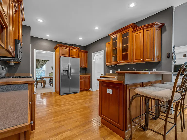 2185 Roswell Dr — Photo 7