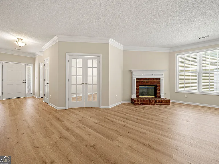 1221 Pinehurst Dr — Photo 9