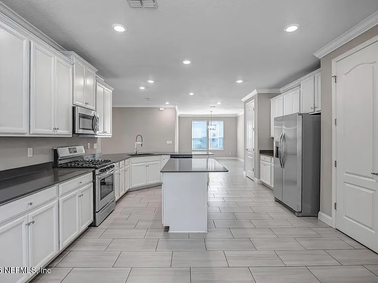 275 Renwick Pkwy — Photo 12