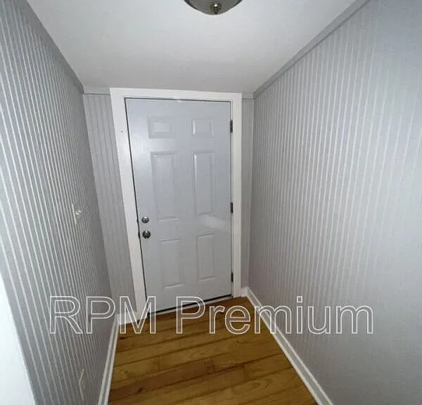 3647 Mission Dr — Photo 3