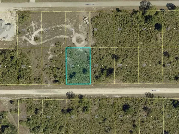 727 Central St E, Lehigh Acres, FL 33974