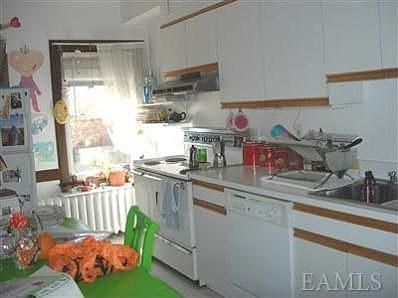 3rd image of 149 Webber Ave APT 2