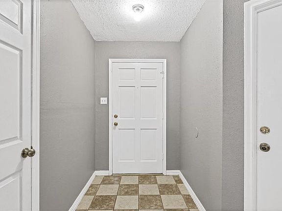 3rd image of 1002 Margate Ct