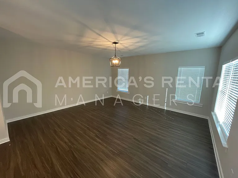 84 Victor Dr — Photo 4