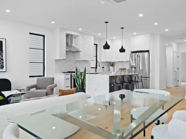22 White St #2, Cambridge, MA 02140
