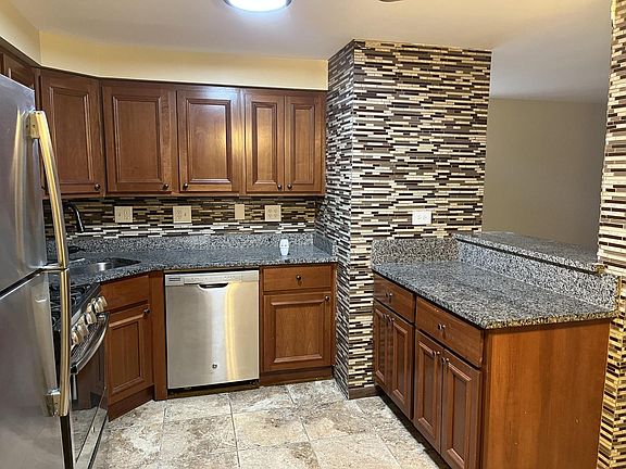 3rd image of 8440 W 95th St #7