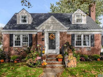 96 Sperry Blvd, New Hyde Park, NY, 11040
