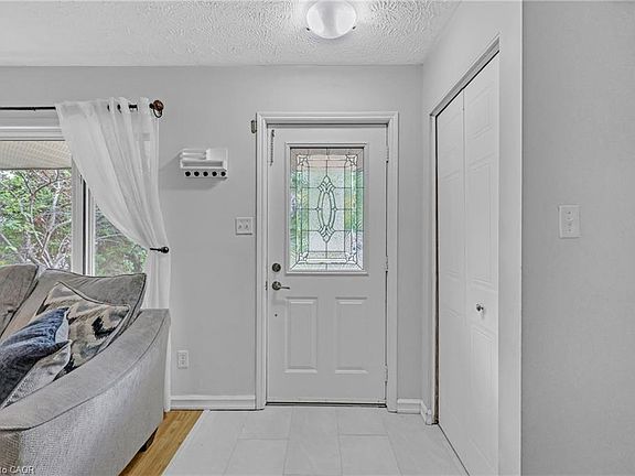 3rd image of 220 Scott Rd