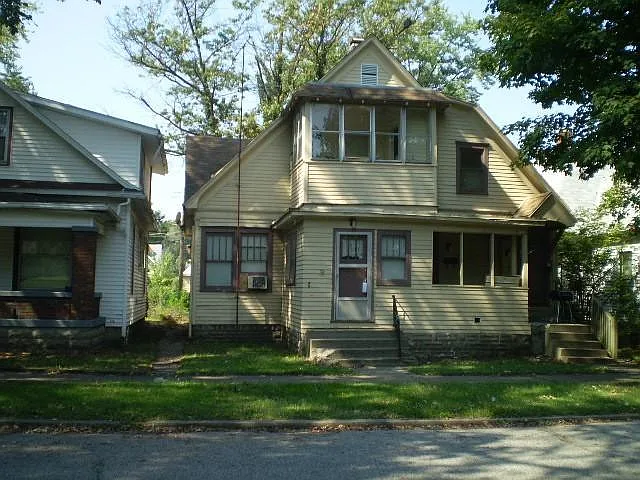 79 S 19th St