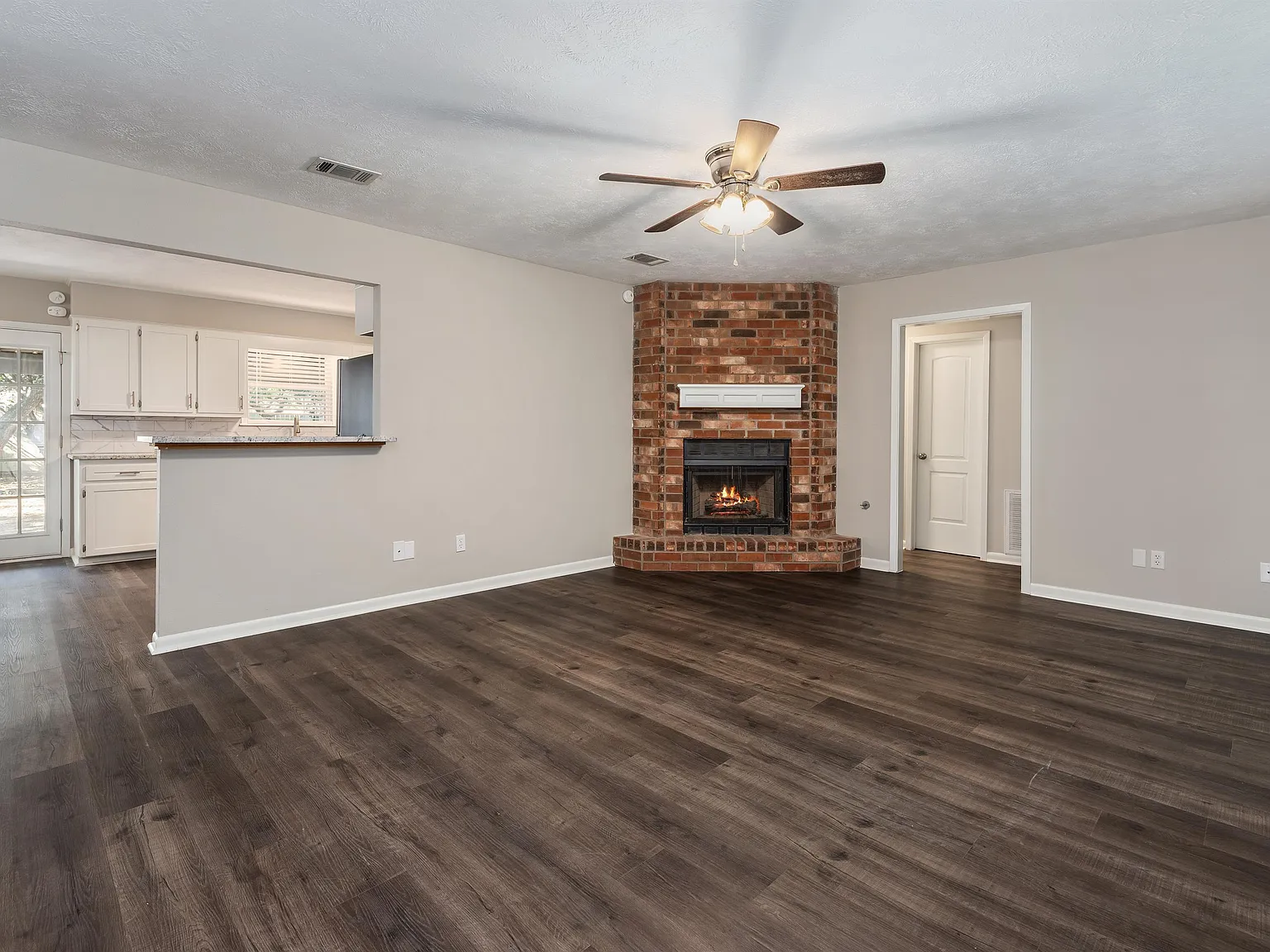 3408 Dallis - 1 — Photo 4