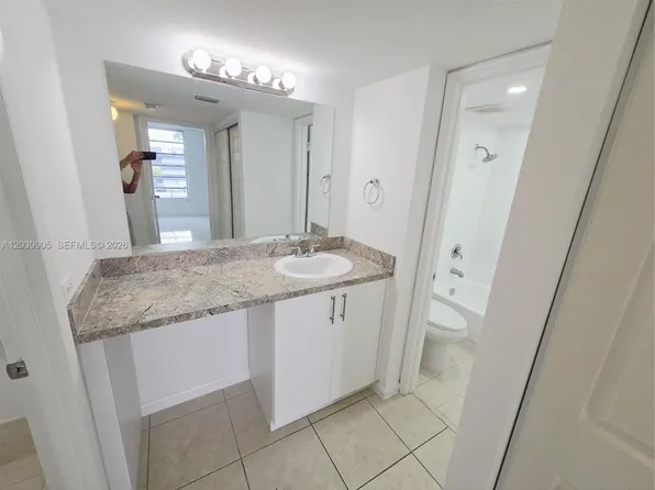 8821 W Flagler St APT 313, Miami, FL 33174