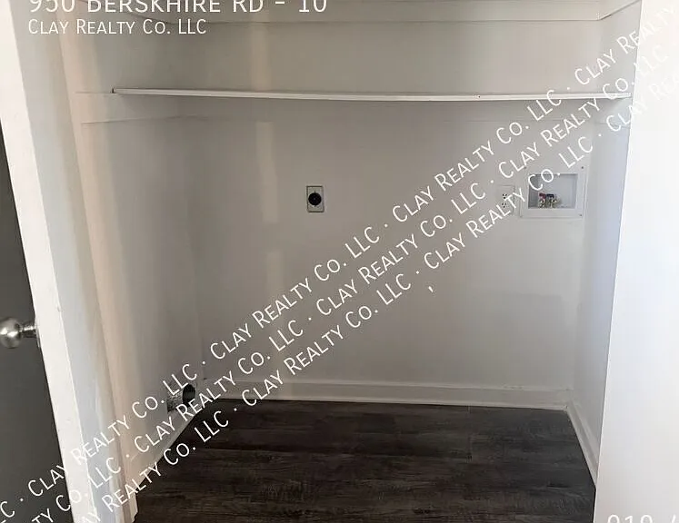 950 Berkshire Rd #10 — Photo 12