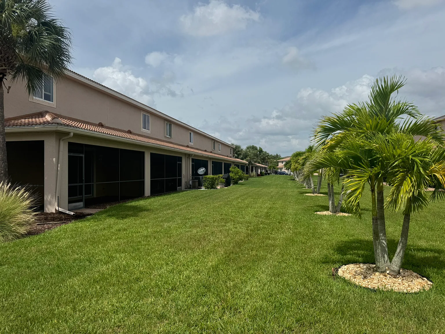 3 bed, 2.5 bath, 1623 sqft, $1,850 — Photo 4