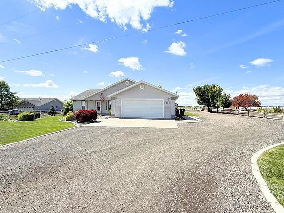 4th image of 2335 Garey Ln