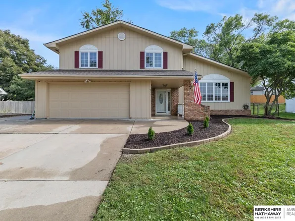 911 Buckboard Blvd, Papillion, NE 68046