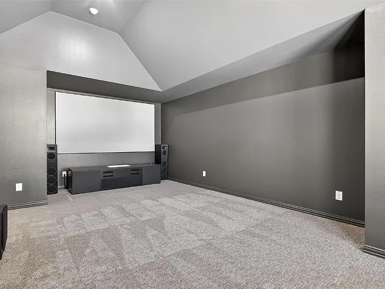 5704 Pine Valley Dr — Photo 31