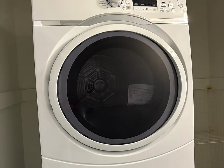 Washer / dryer included