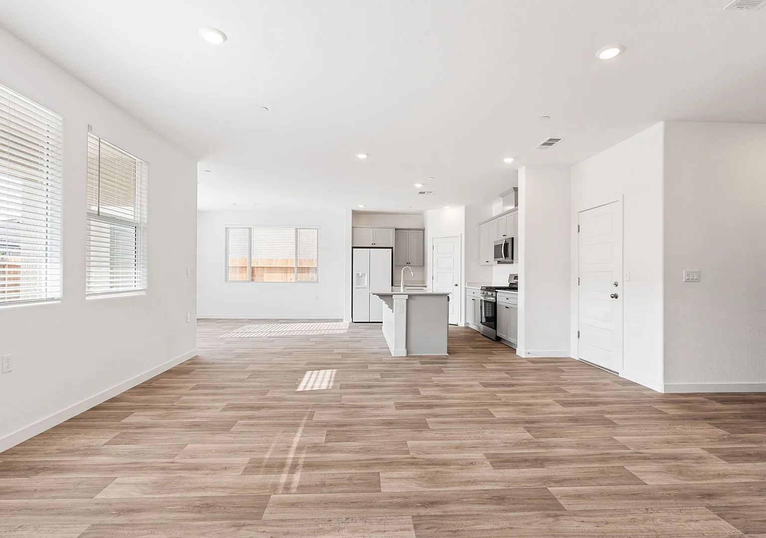 Spacious Four Bedroom Home with Solar in Clovis Unified School District! — Photo 3