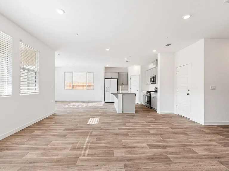 7237 E Homan Ave — Photo 3