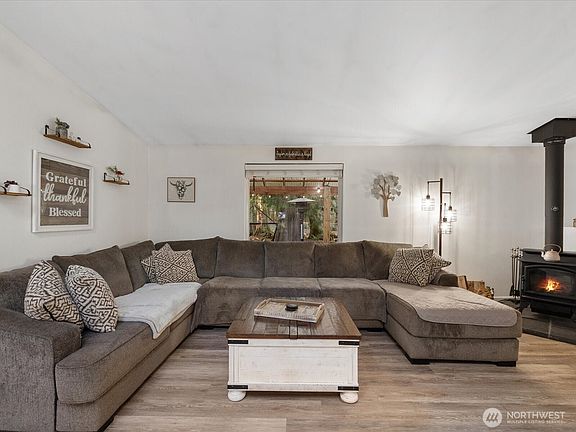 5th image of 42629 May Creek Road