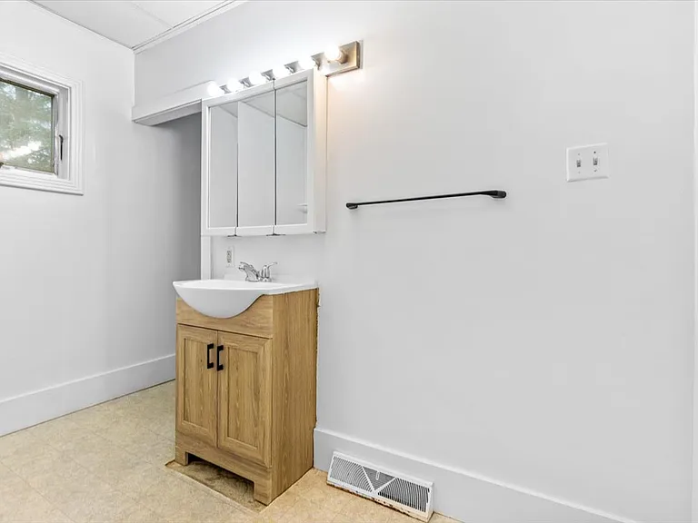 322 S Stewart Ave #3 — Photo 12