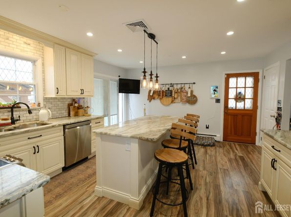 717 Summit St, Linden, NJ 07036