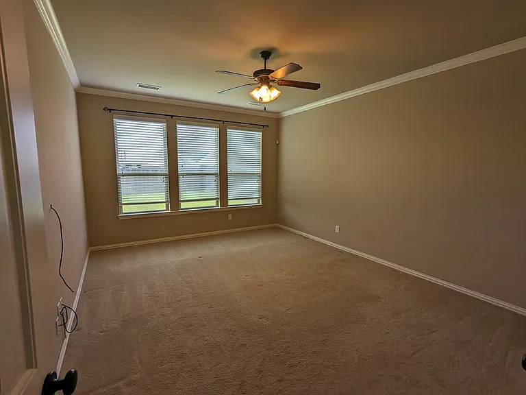 591 Deverson Dr — Photo 8