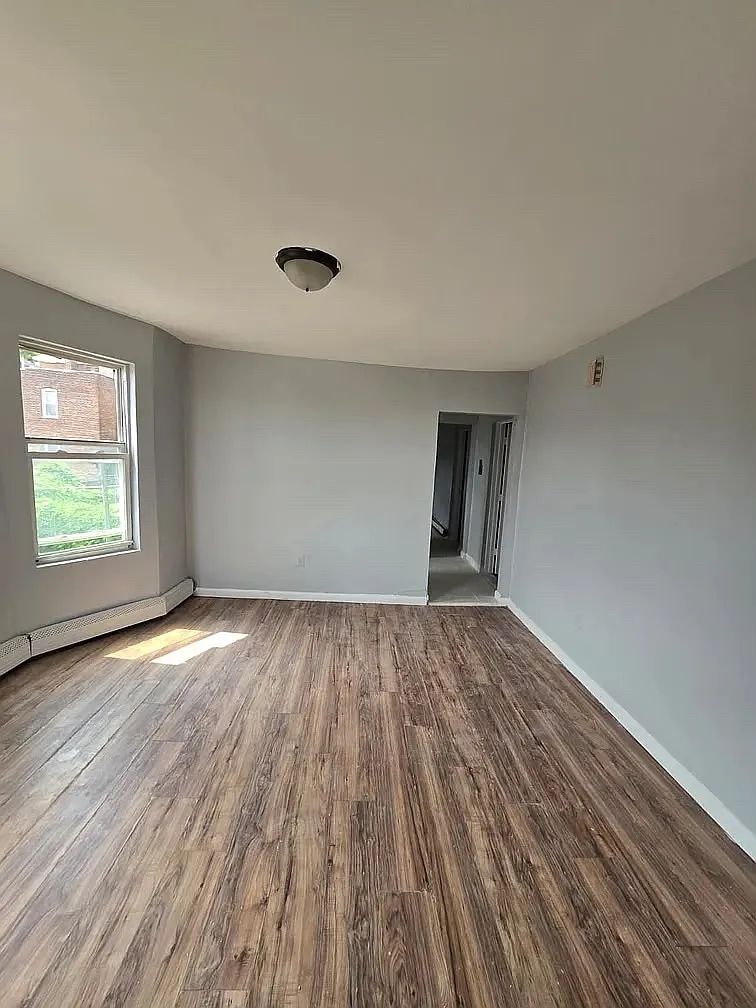 3 bed, $1,799 — Photo 3