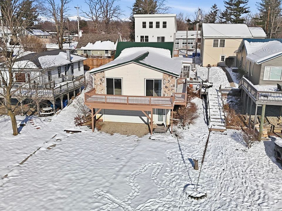 1st image of 5540 N Willow Ave