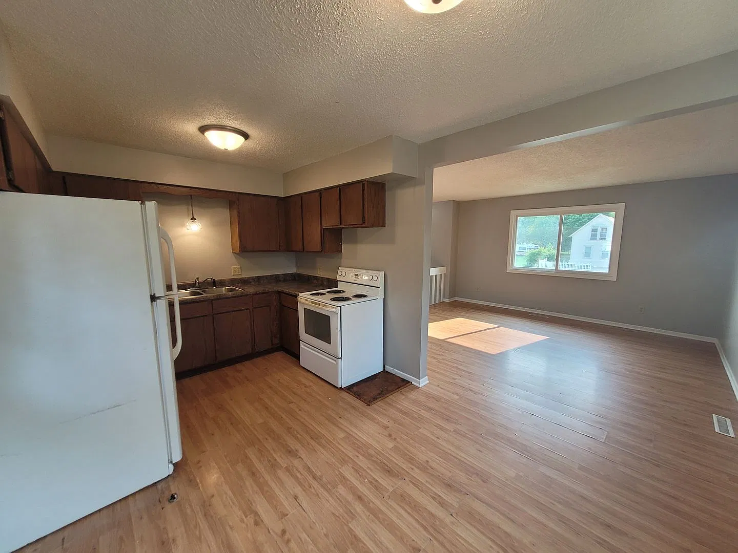 4 Bedroom, 1.5 Bathroom home with fenced yard and covered rear deck — Photo 2