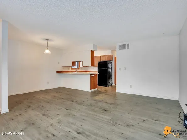 361 Dannilyn Cir, Anchorage, AK 99504