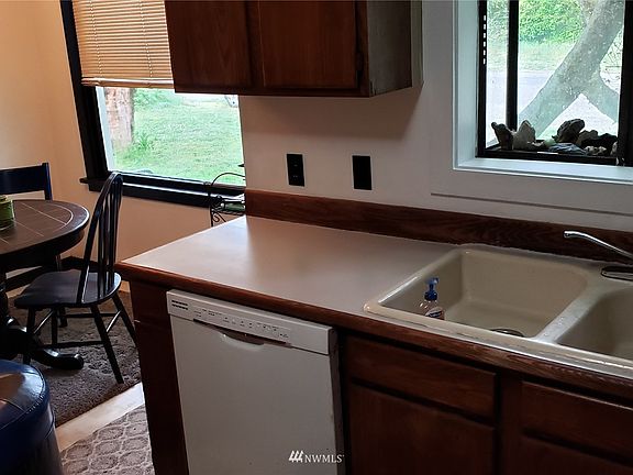 2nd image of 1004 Bethel Street NE