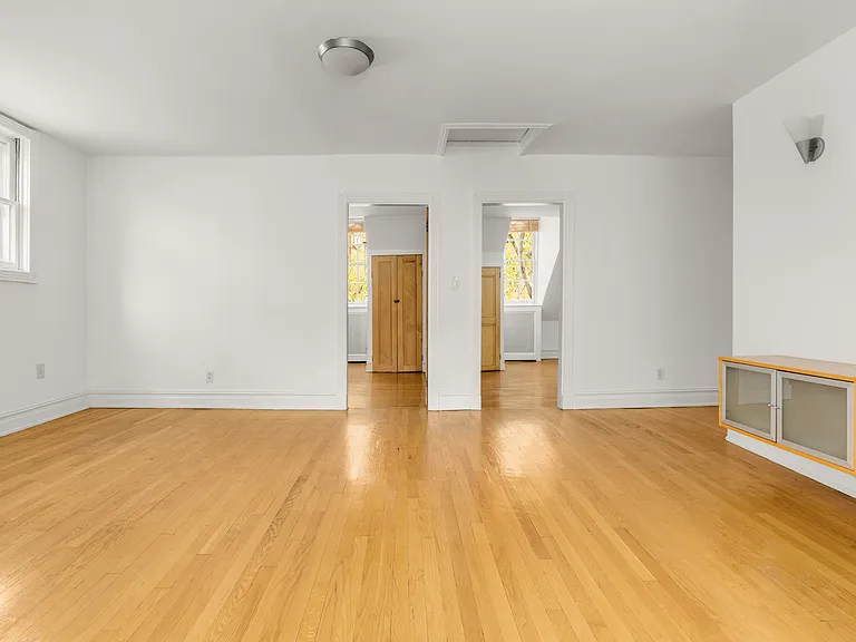 60 Hicks St — Photo 12