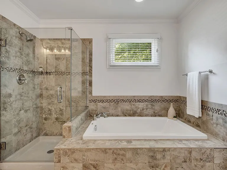 221 Adams Ct — Photo 26