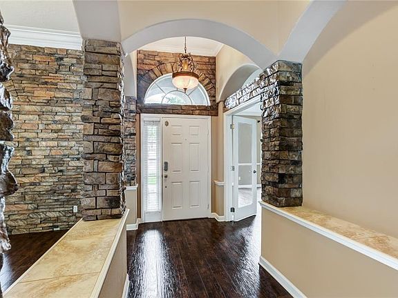 3rd image of 4833 Legacy Oaks Dr