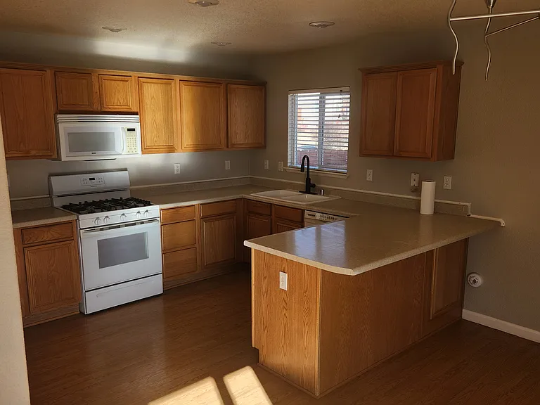 17700 Wood Leaf Ct — Photo 3