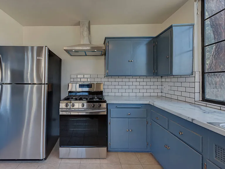 3018 Stocker St — Photo 2