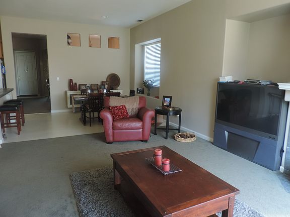 4th image of 9 Jarvis Cir