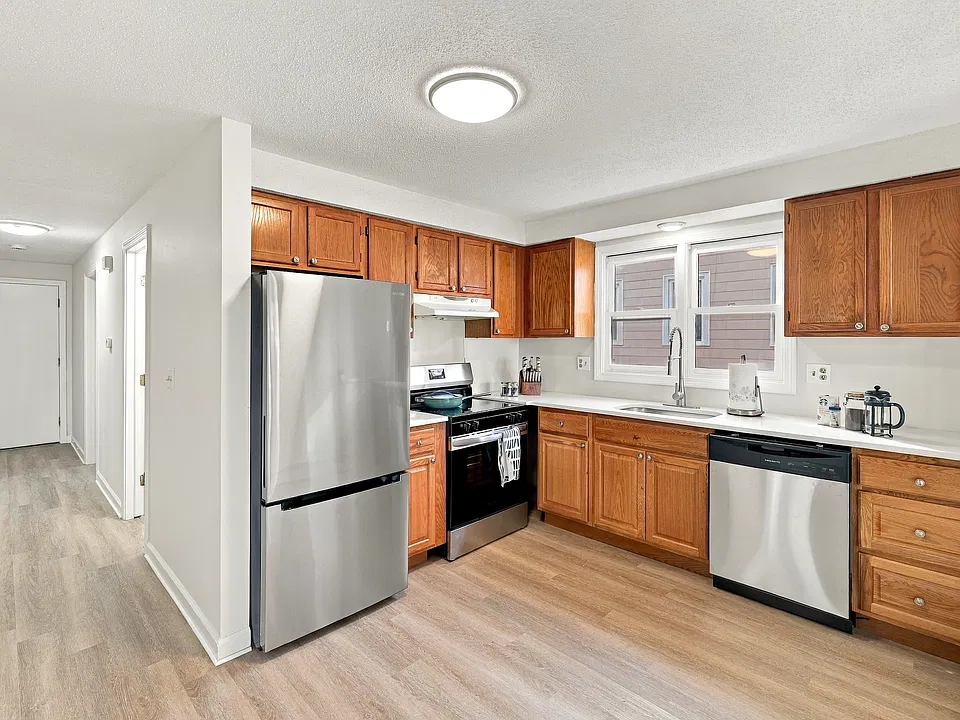 15 Gillette St #1
