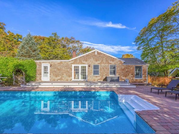Hampton Bays NY Real Estate - Hampton Bays NY Homes For Sale | Zillow