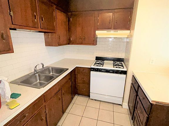 3rd image of 580 Bridge St #16