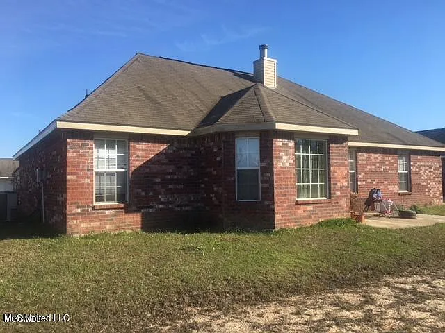 3 bed, 2.0 bath, 1378 sqft, $1,750 — Photo 2